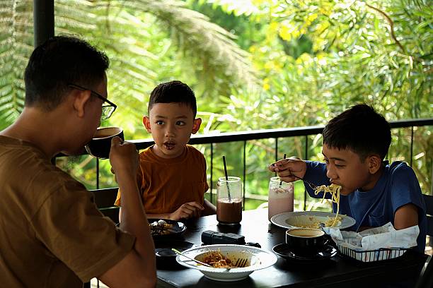 Sepiring Nasi yang Dinginnya Mengingatkanku tentang Kehangatan Keluarga